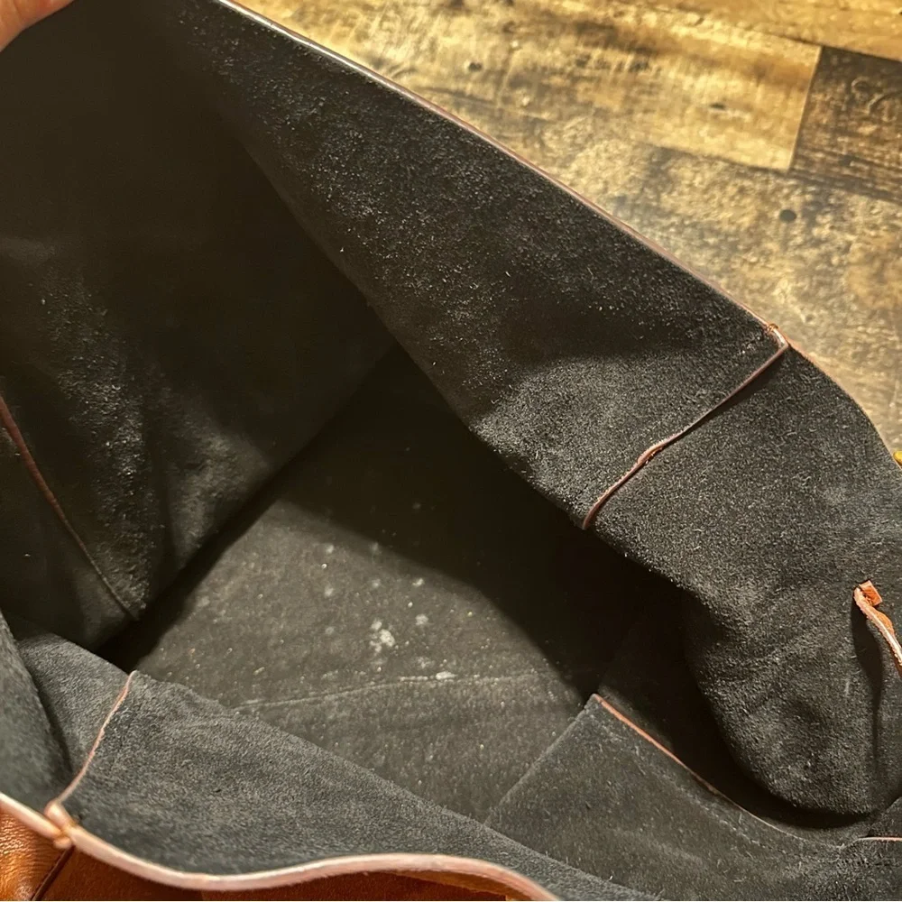 Kempton & Co Cowdray Hobo - Rust Stud